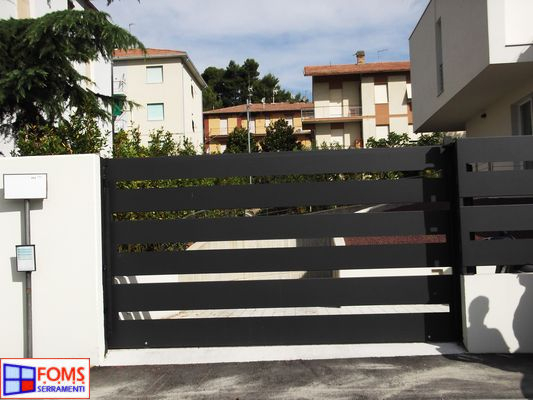Foms snc lavorazione ferro serramenti alluminio Recinzioni in vetro e acciaio